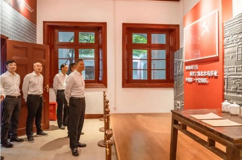 市城投集团公司向导班子开展“七一”主题党日活动-党风廉政-武汉城投集团 