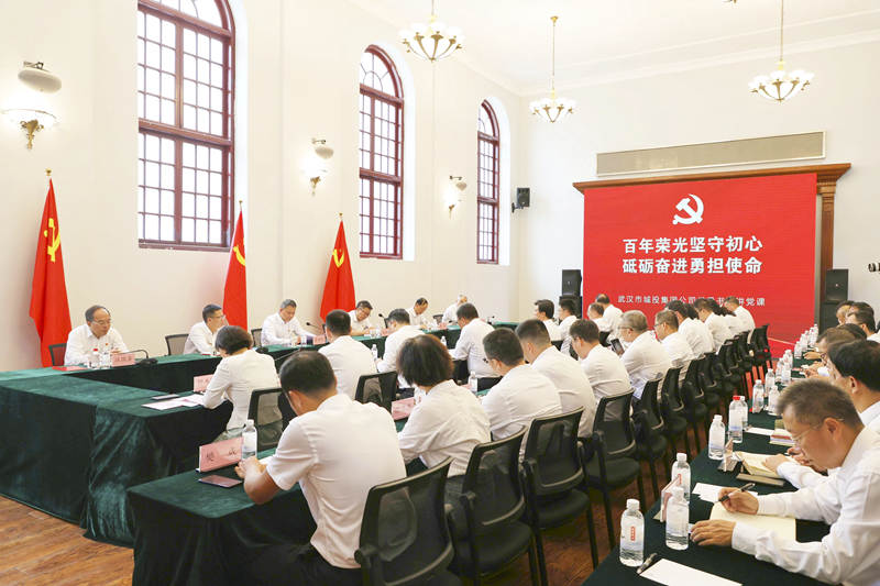 2023年7月1日，，，，，，市城投集团公司党委开展“七一”主题党日活动，，，，，，集团公司党委书记、董事长余新民现场教学党课。。。。。。.jpg